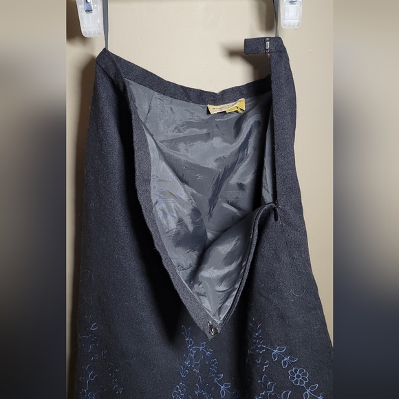 Vintage wool skirt dark grey blue embroidery Italian size 40(small) fully linned - Picture 4 of 7